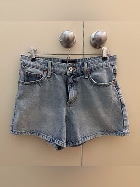 Zara Mom Shorts in a Light Wash